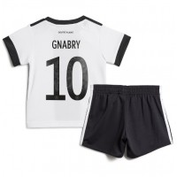Nemecko Serge Gnabry #10 Domáci Detský futbalový dres MS 2022 Krátky Rukáv (+ trenírky)